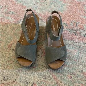 Vionic Olive Suede Crisscross Slingback Sandals